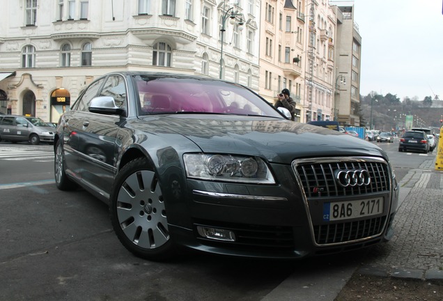 Audi S8 D3