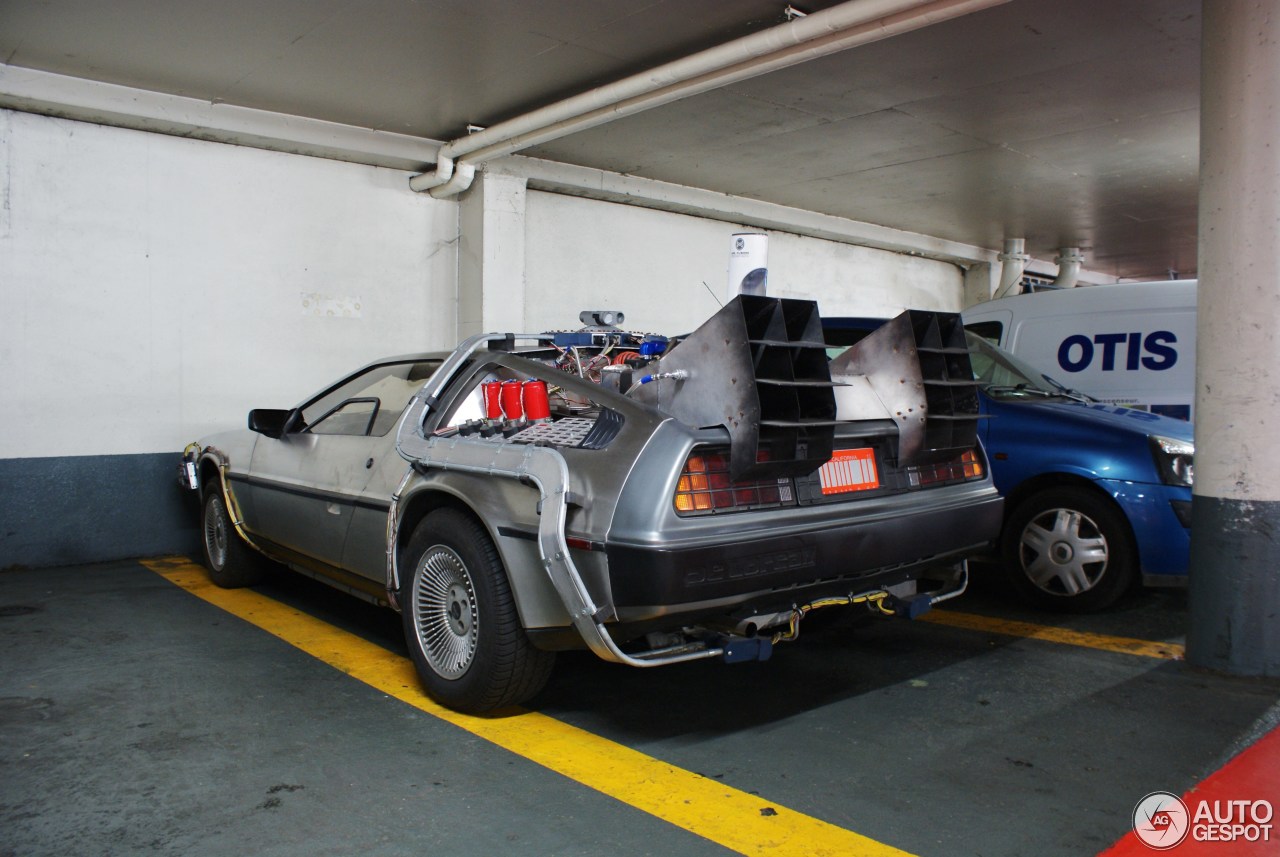 DeLorean DMC-12