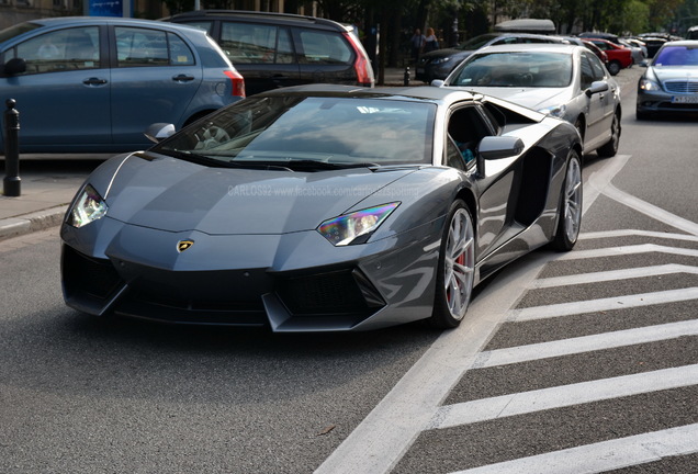 Lamborghini Aventador LP700-4 Roadster