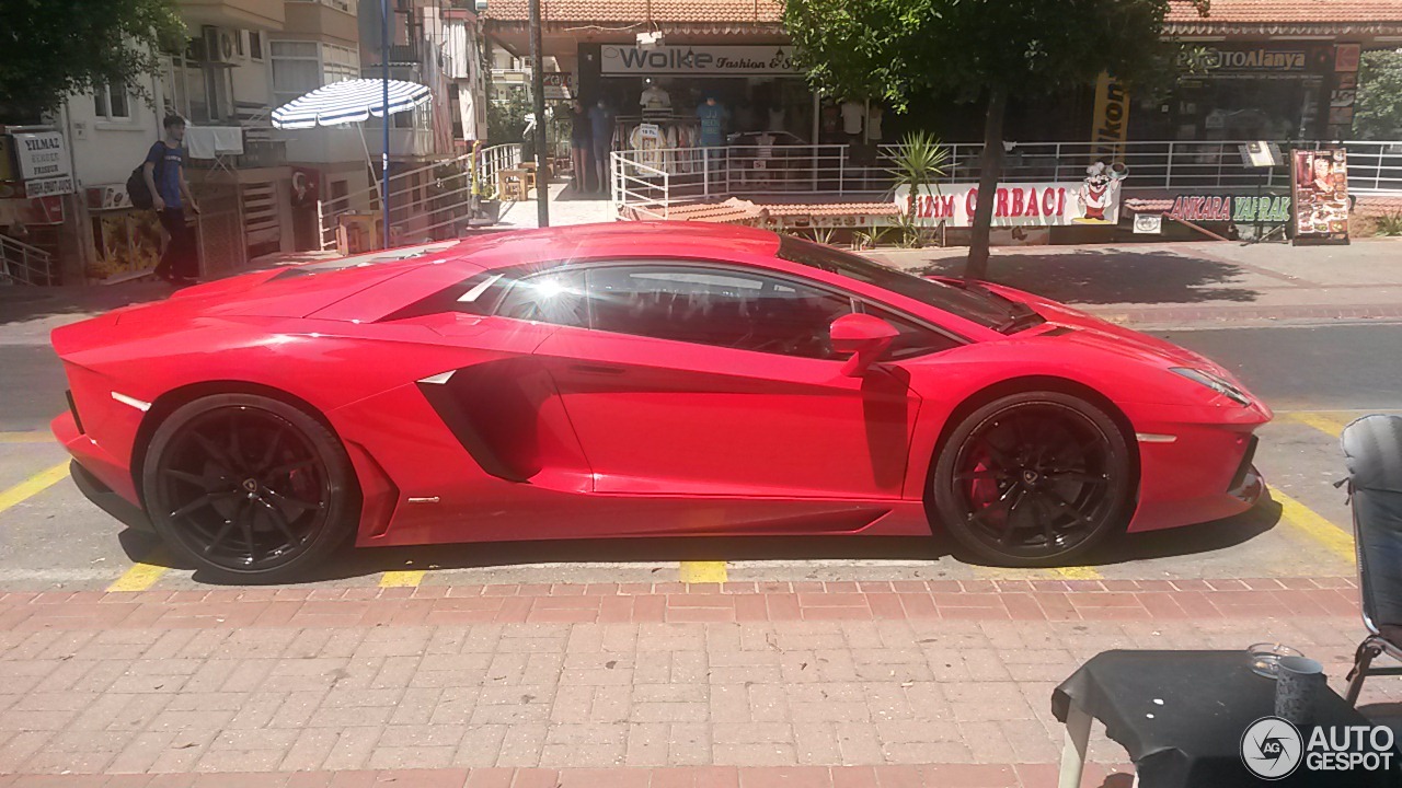 Lamborghini Aventador LP700-4