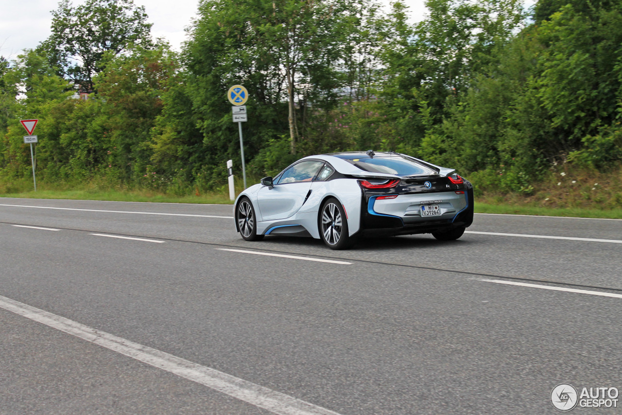 BMW i8