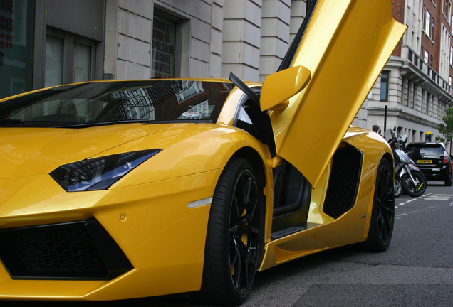 Lamborghini Aventador LP700-4