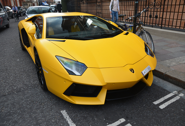 Lamborghini Aventador LP700-4