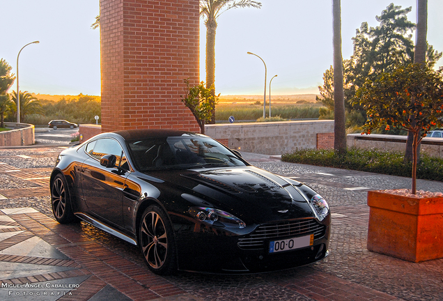 Aston Martin V12 Vantage Carbon Black Edition