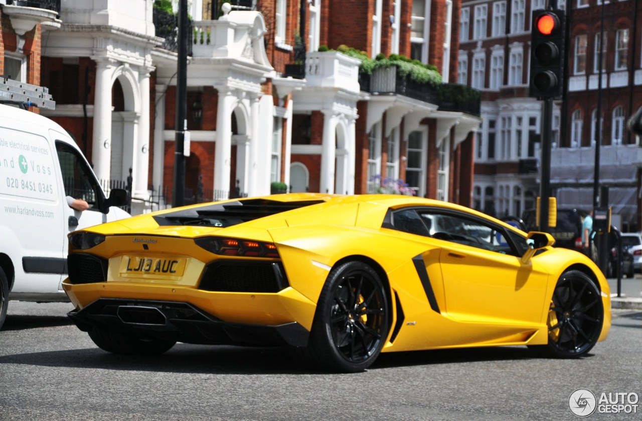 Lamborghini Aventador LP700-4