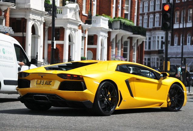 Lamborghini Aventador LP700-4