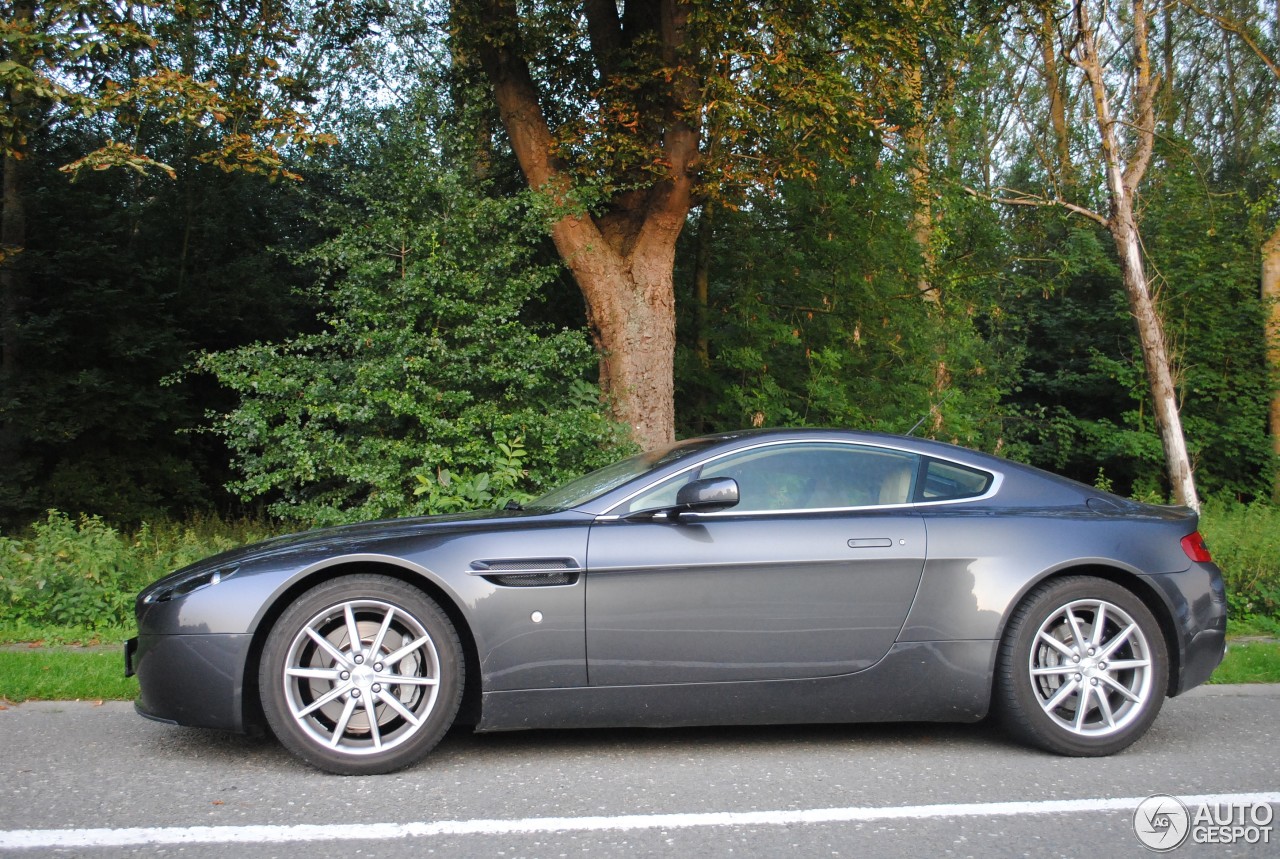 Aston Martin V8 Vantage