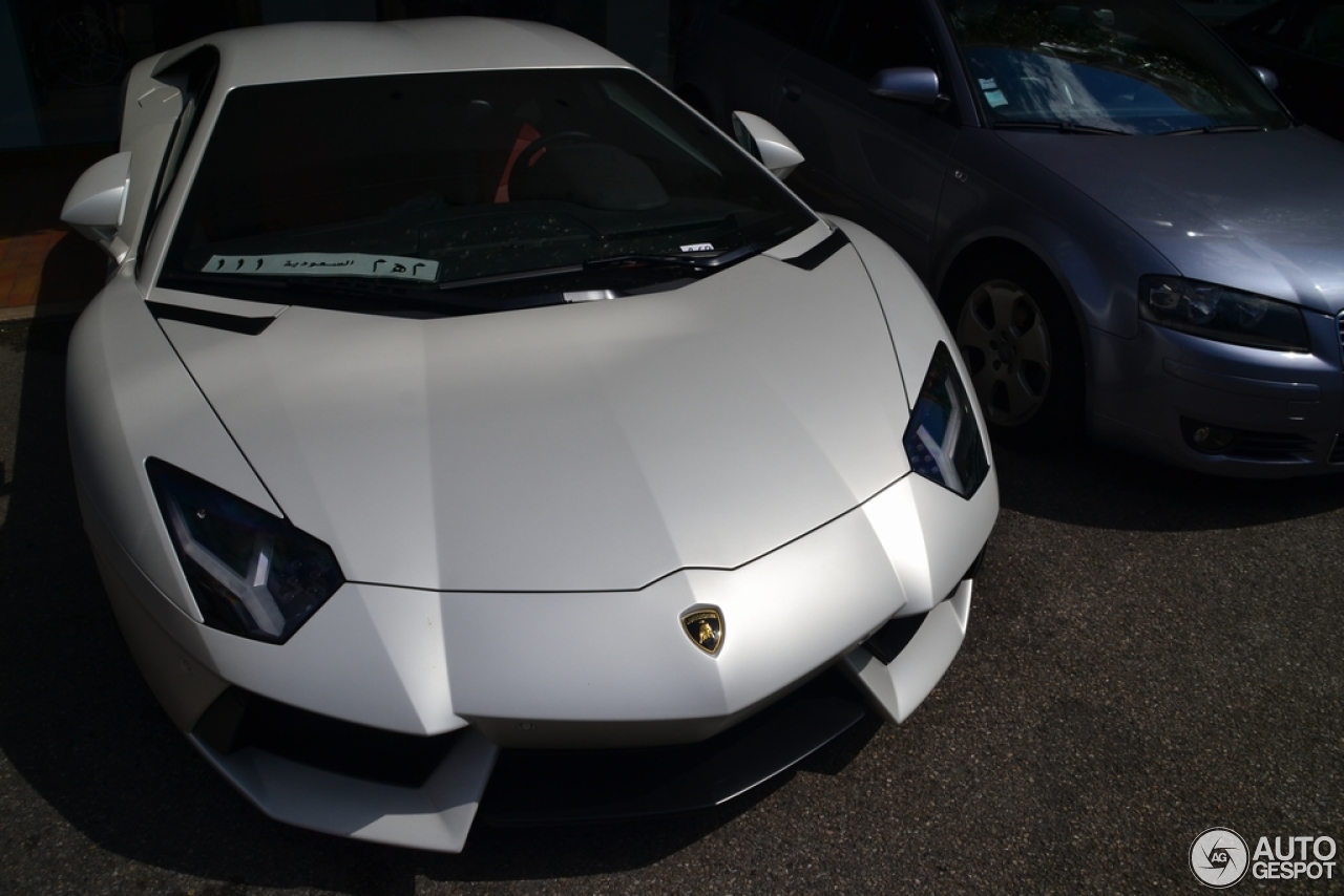 Lamborghini Aventador LP700-4