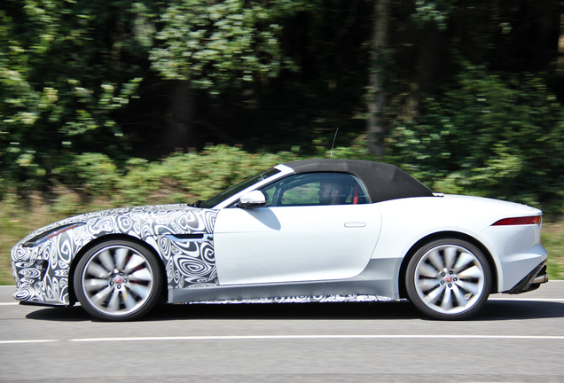 Jaguar F-TYPE SVR Convertible