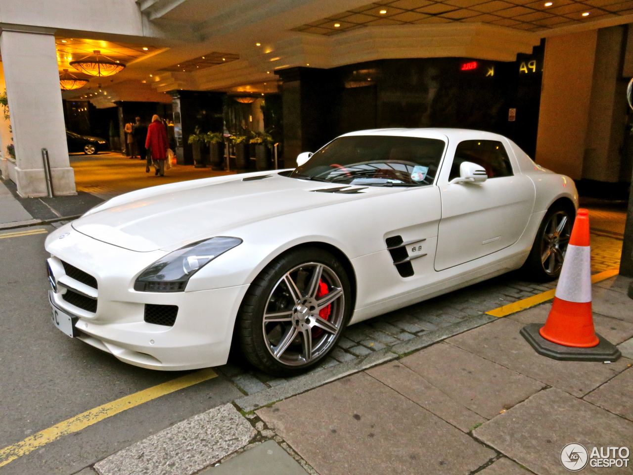 Mercedes-Benz SLS AMG