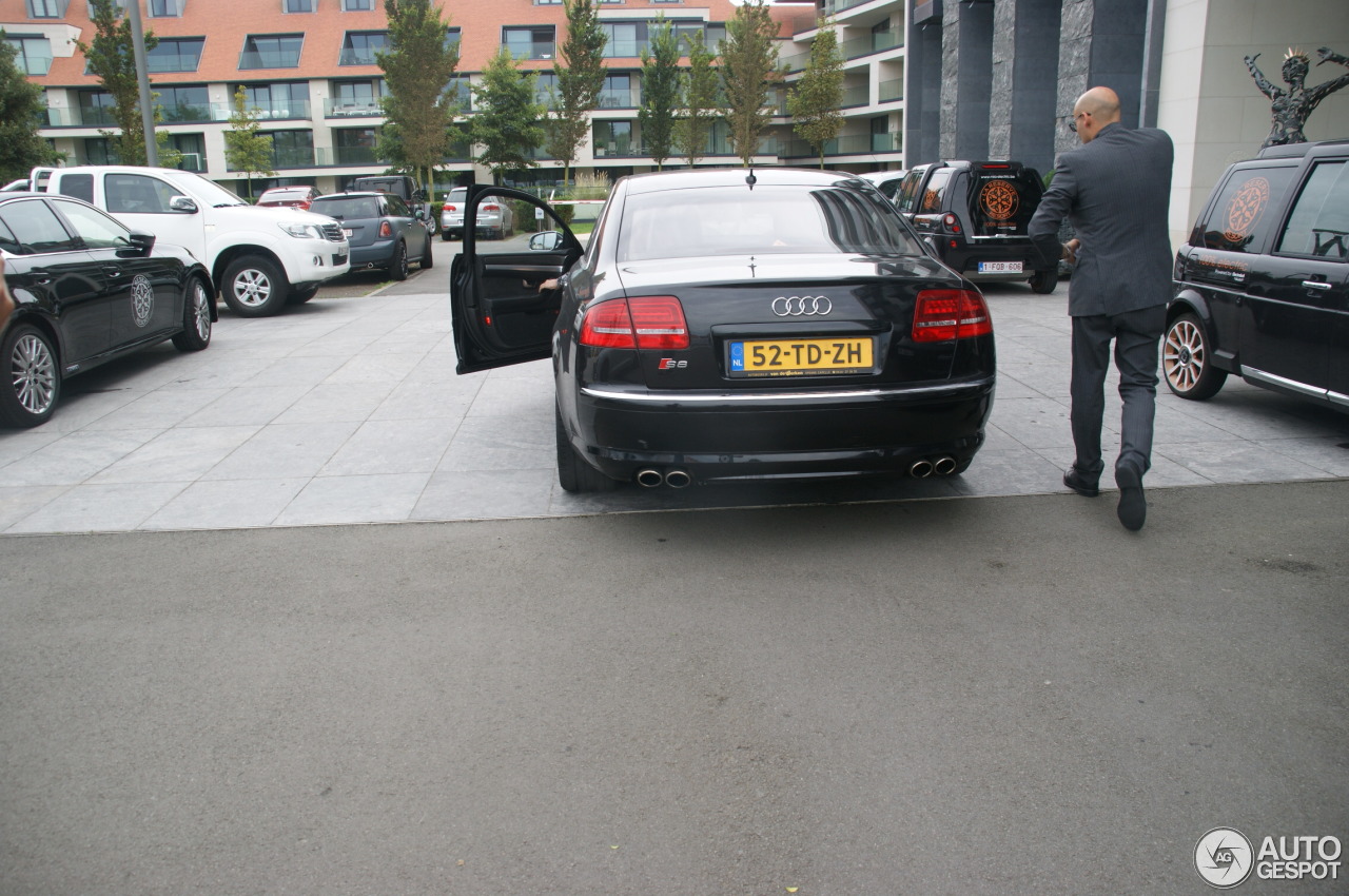 Audi S8 D3