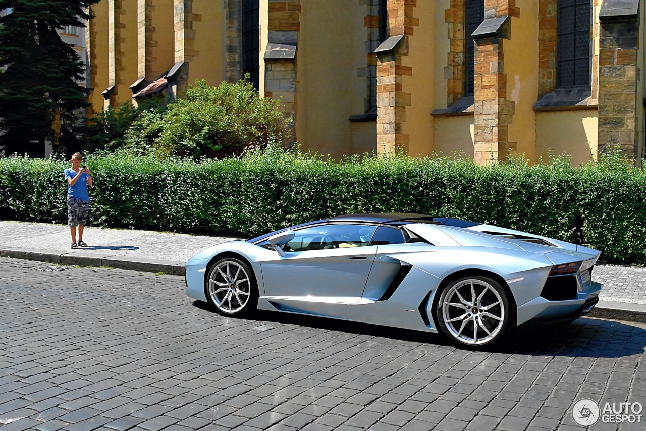 Lamborghini Aventador LP700-4 Roadster