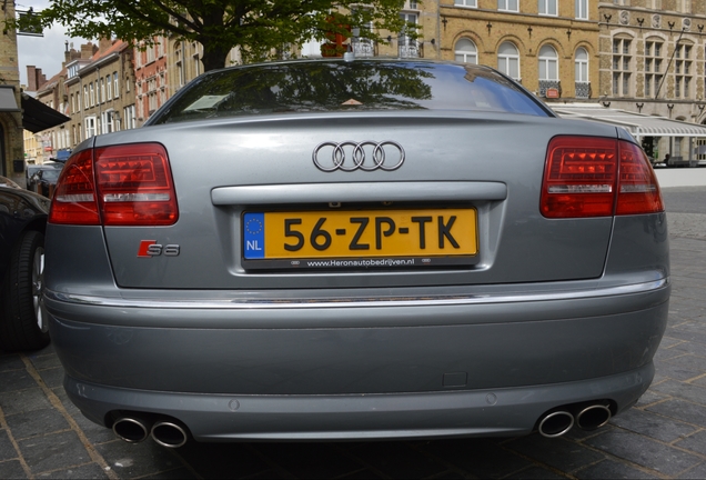 Audi S8 D3