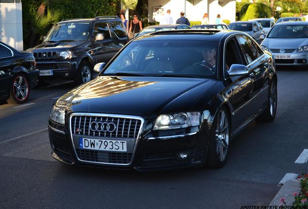 Audi S8 D3