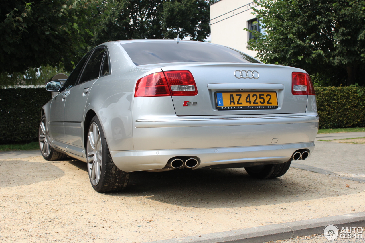 Audi S8 D3