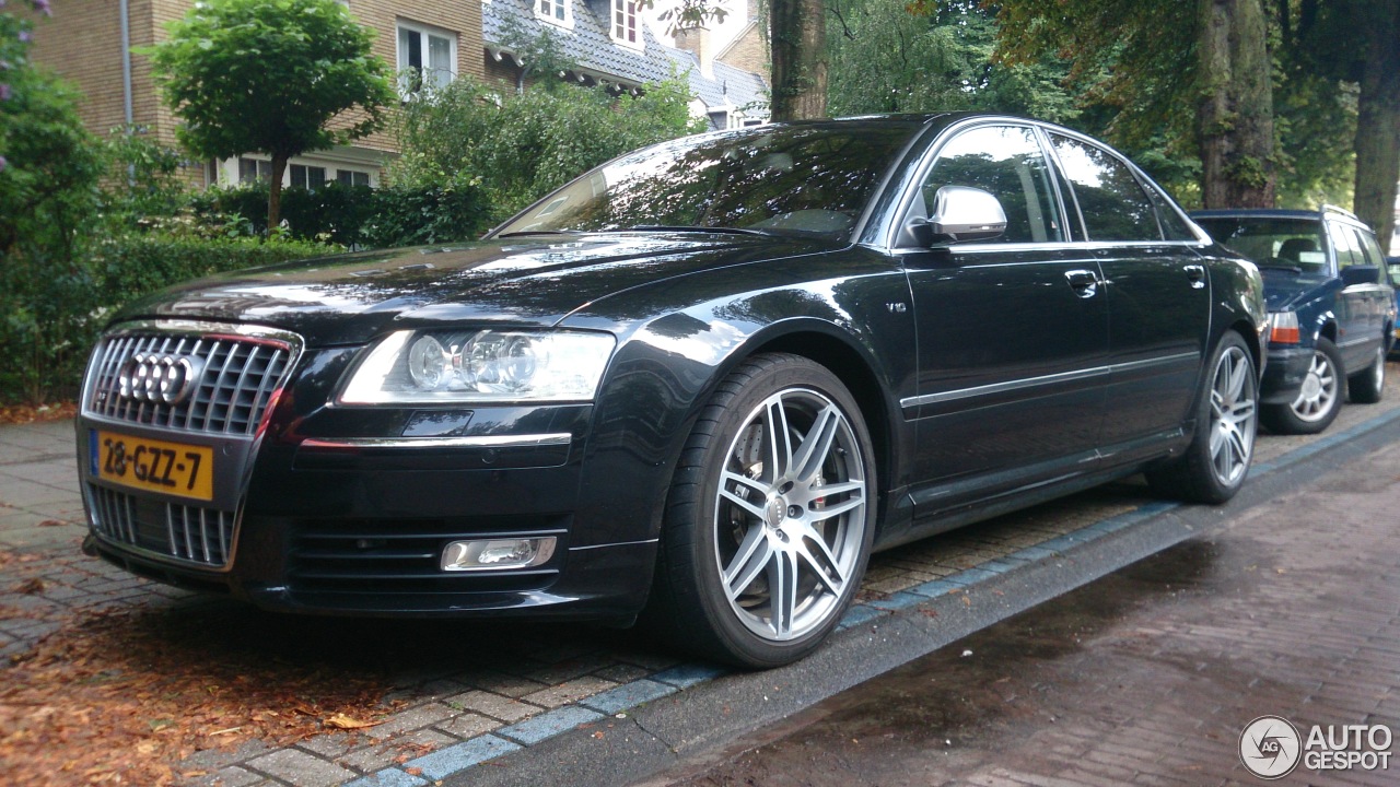 Audi S8 D3