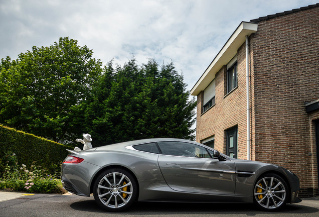 Aston Martin Vanquish 2013