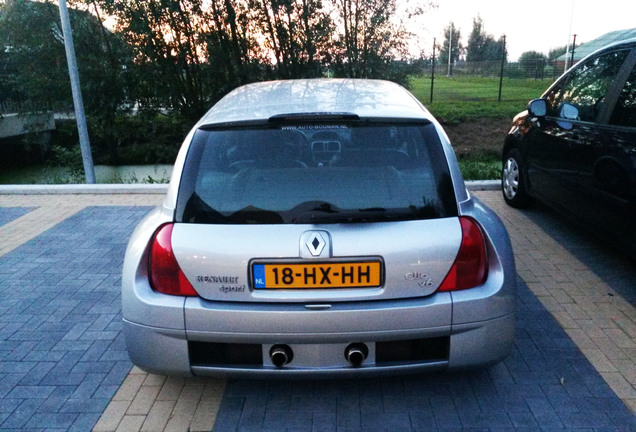 Renault Clio V6