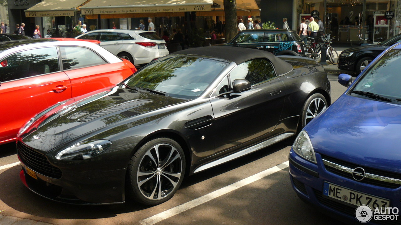 Aston Martin V12 Vantage Roadster