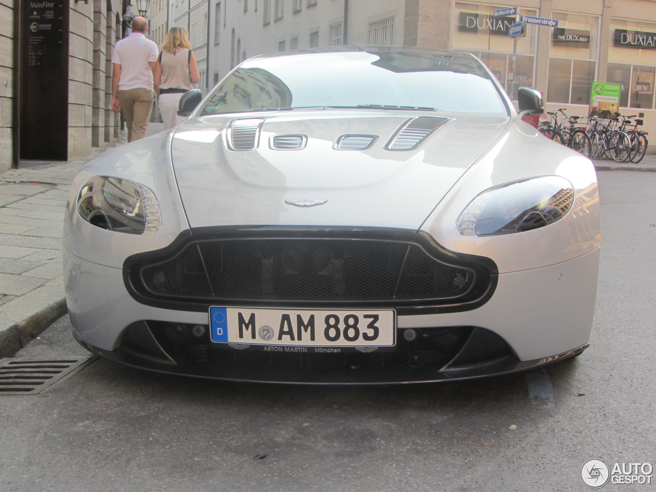 Aston Martin V12 Vantage S