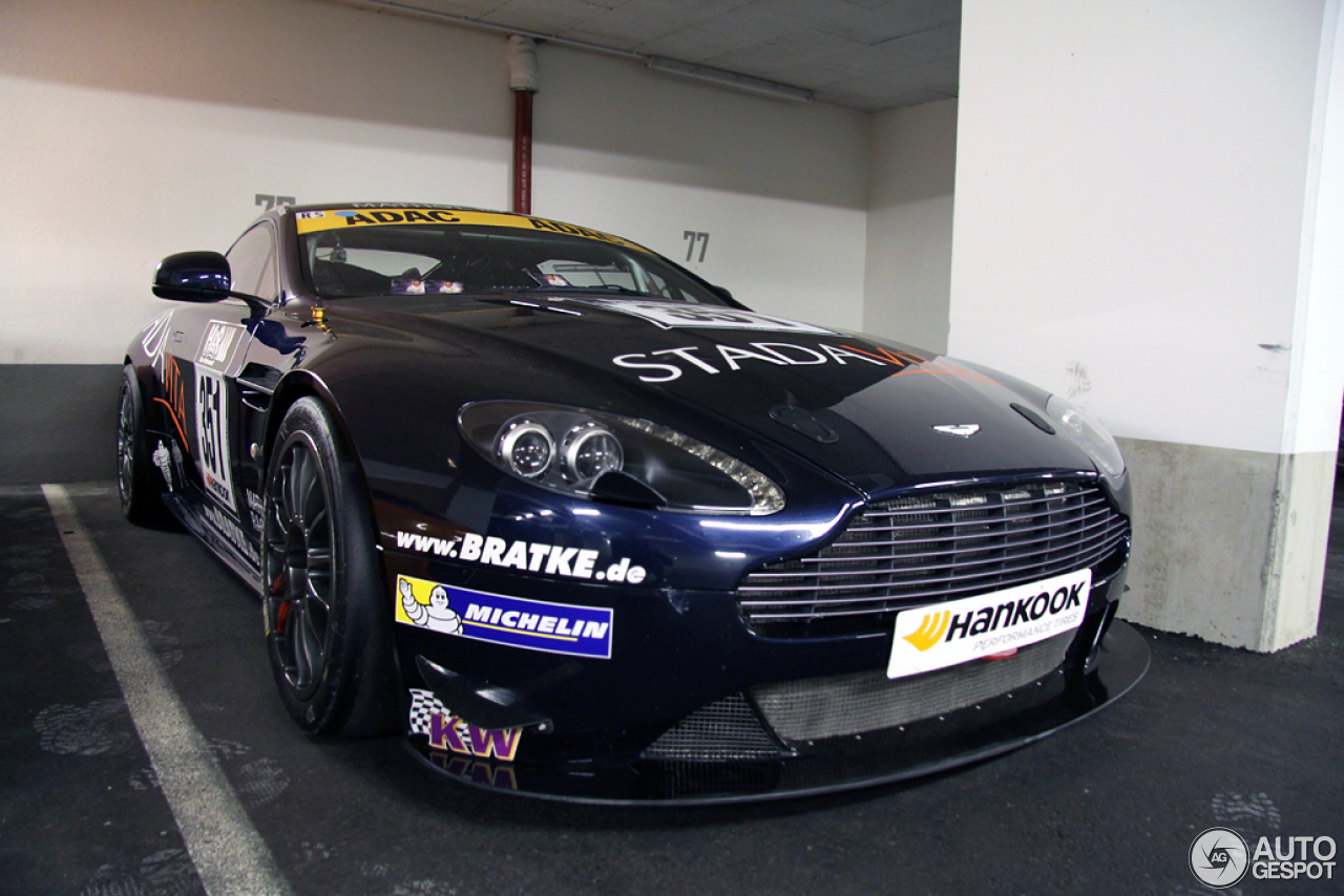 Aston Martin V8 Vantage GT4