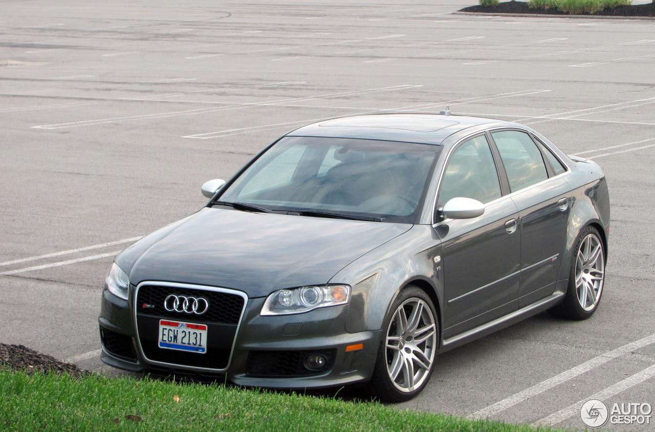 Audi RS4 Sedan