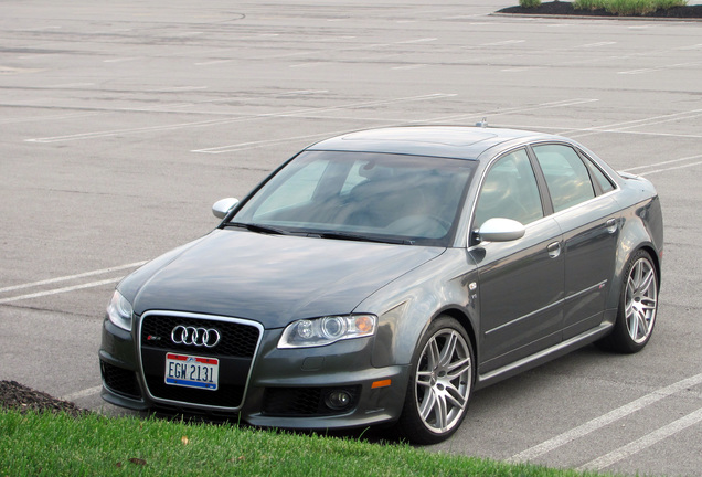 Audi RS4 Sedan