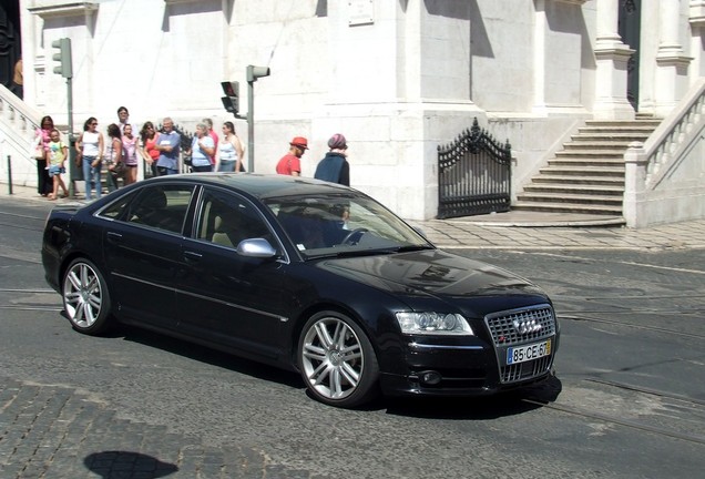 Audi S8 D3