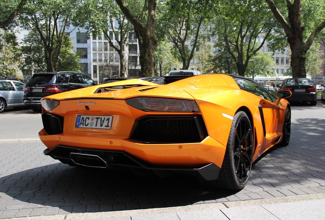 Lamborghini Aventador LP700-4 Roadster