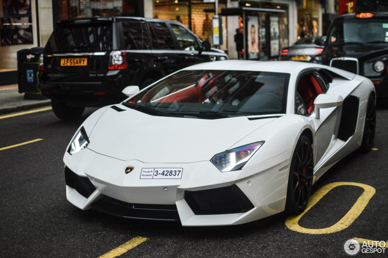 Lamborghini Aventador LP700-4