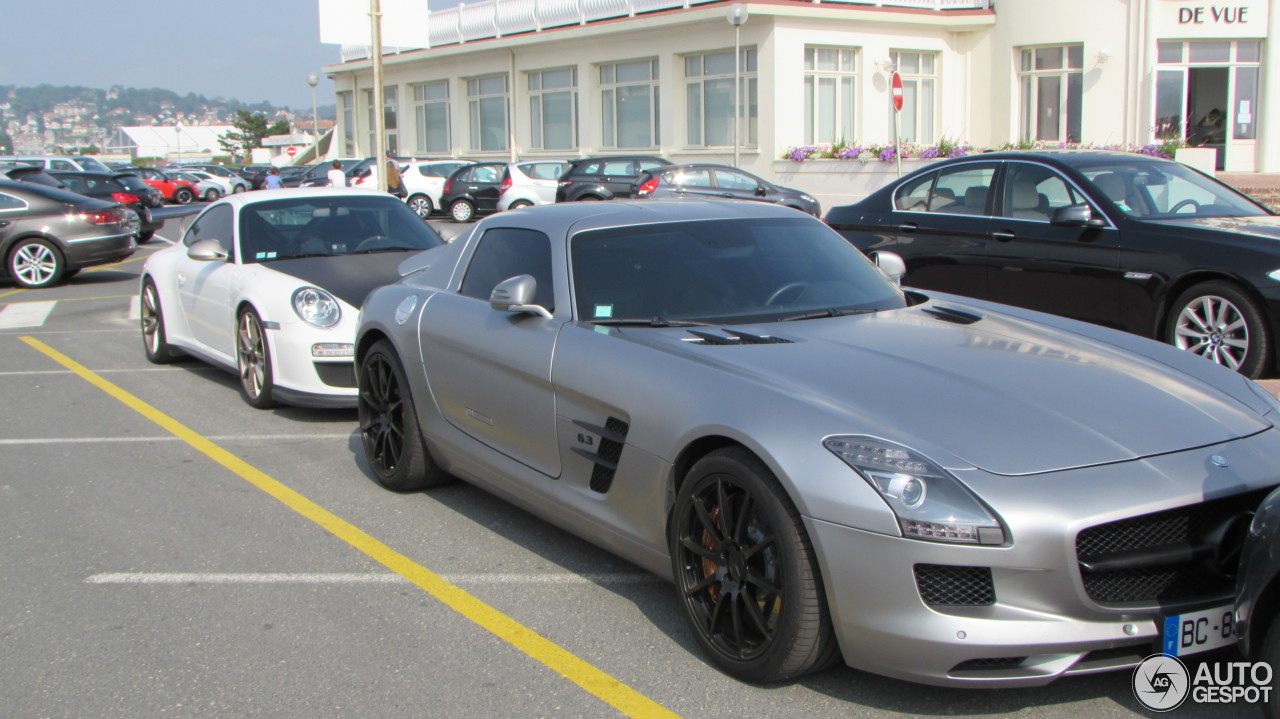 Mercedes-Benz SLS AMG