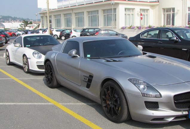 Mercedes-Benz SLS AMG