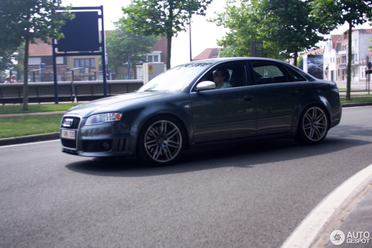 Audi RS4 Sedan