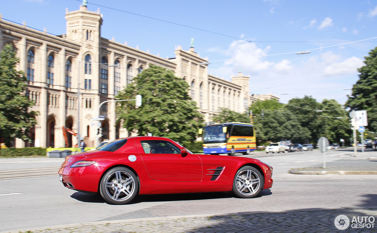 Mercedes-Benz SLS AMG