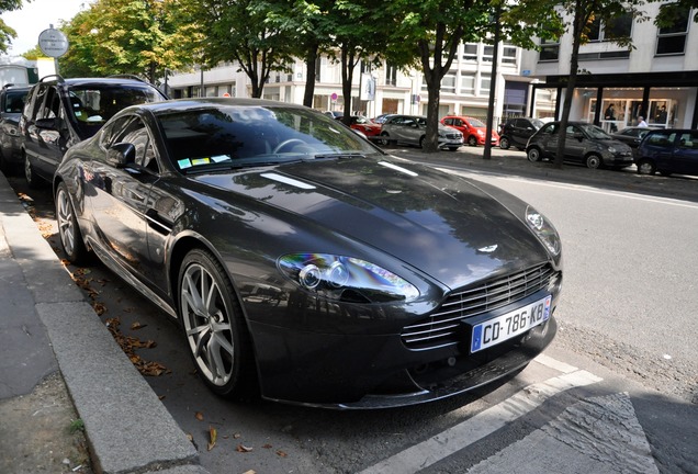 Aston Martin V8 Vantage 2012