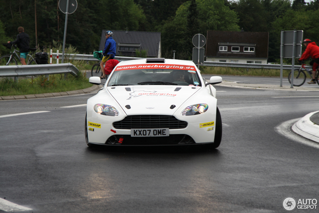 Aston Martin V8 Vantage GT4