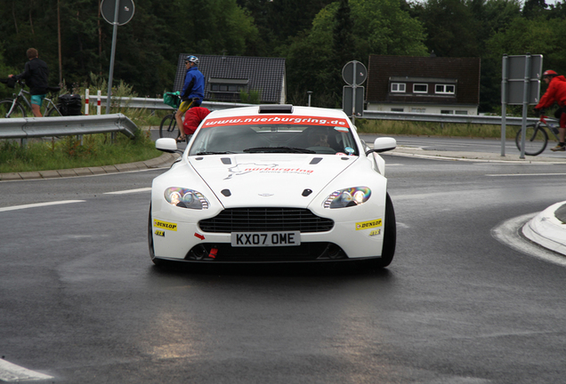 Aston Martin V8 Vantage GT4