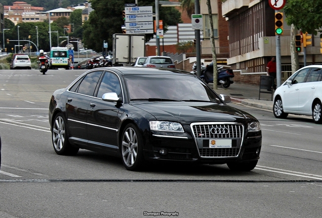 Audi S8 D3