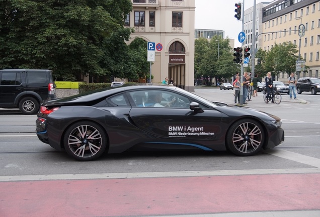 BMW i8