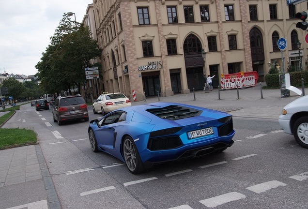 Lamborghini Aventador LP700-4