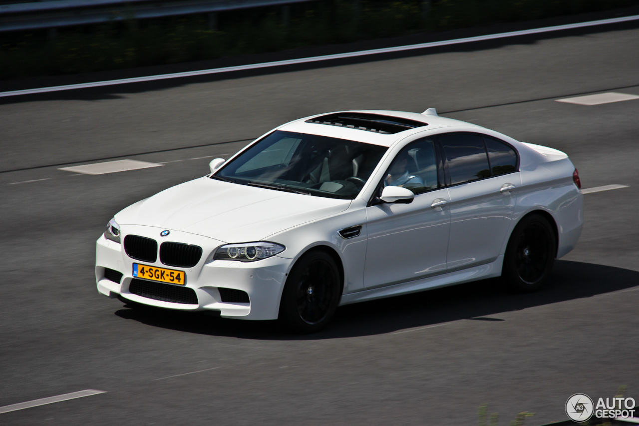 BMW M5 F10 2011