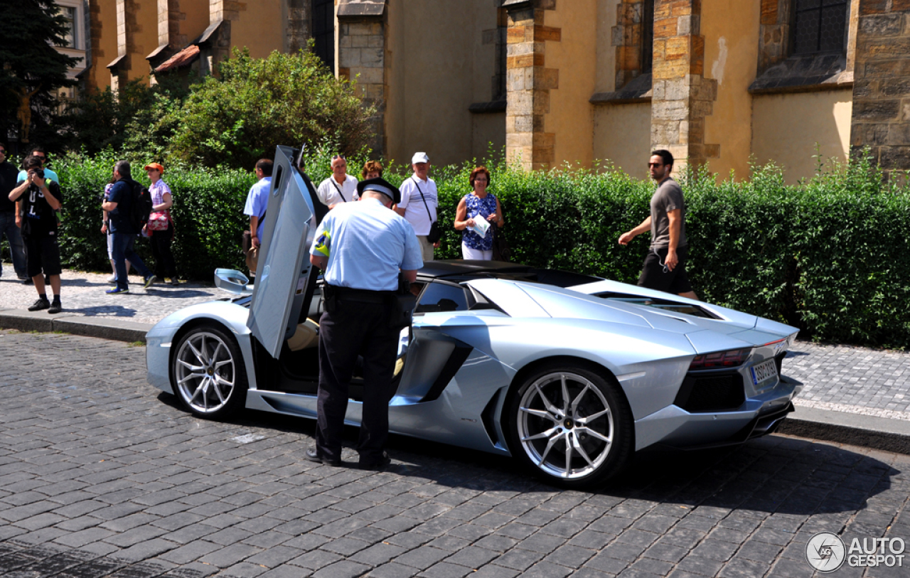 Lamborghini Aventador LP700-4 Roadster