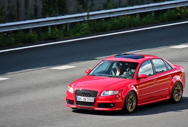 Audi RS4 Sedan