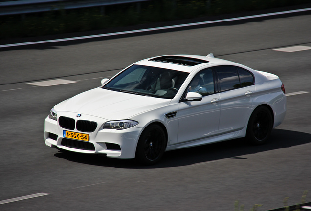 BMW M5 F10 2011