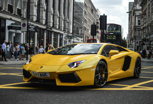 Lamborghini Aventador LP700-4