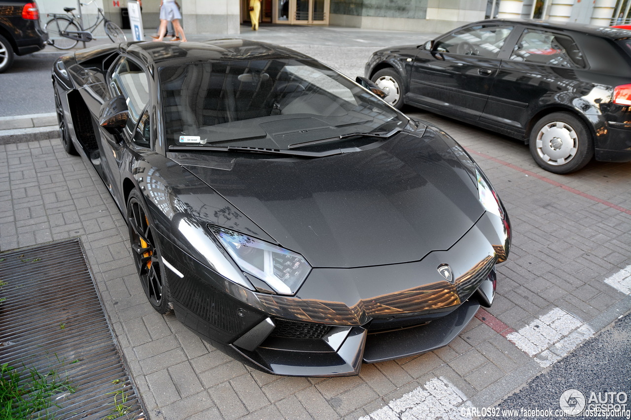 Lamborghini Aventador LP700-4 Roadster