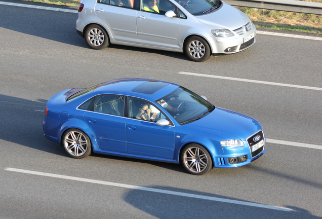 Audi RS4 Sedan