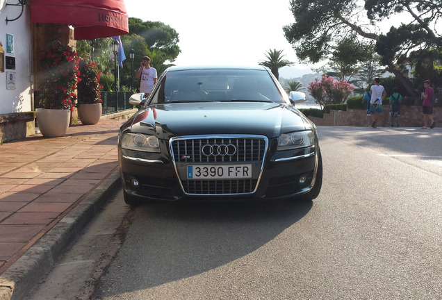 Audi S8 D3