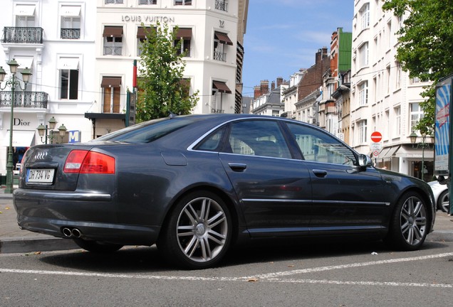 Audi S8 D3