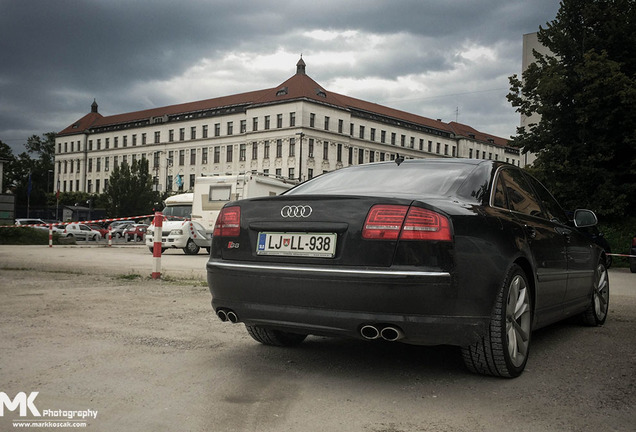 Audi S8 D3